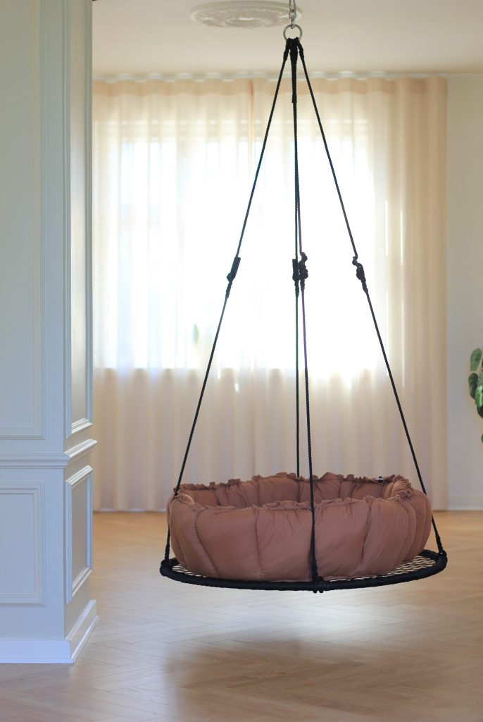 babynest i brun til den originale sansegynge